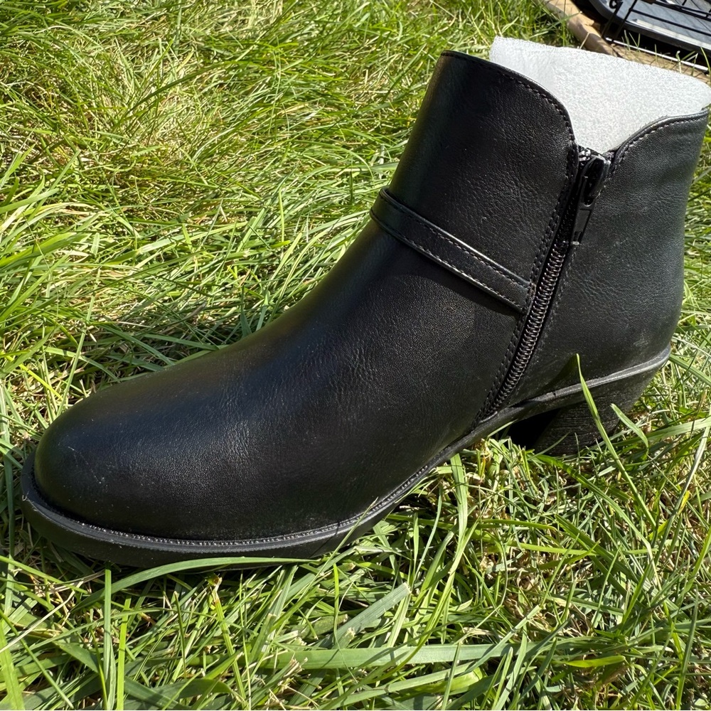 Easy Street Women's Ellery Ankle Boot - Picture 2 of 5